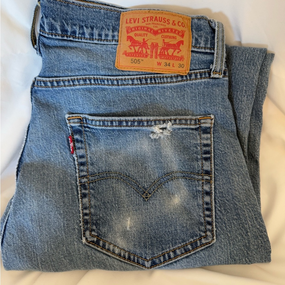 Levi's Blue Straight Jeans with Classic Design